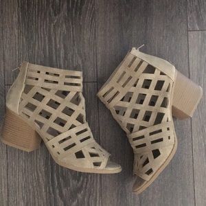 Qupid cutout booties
